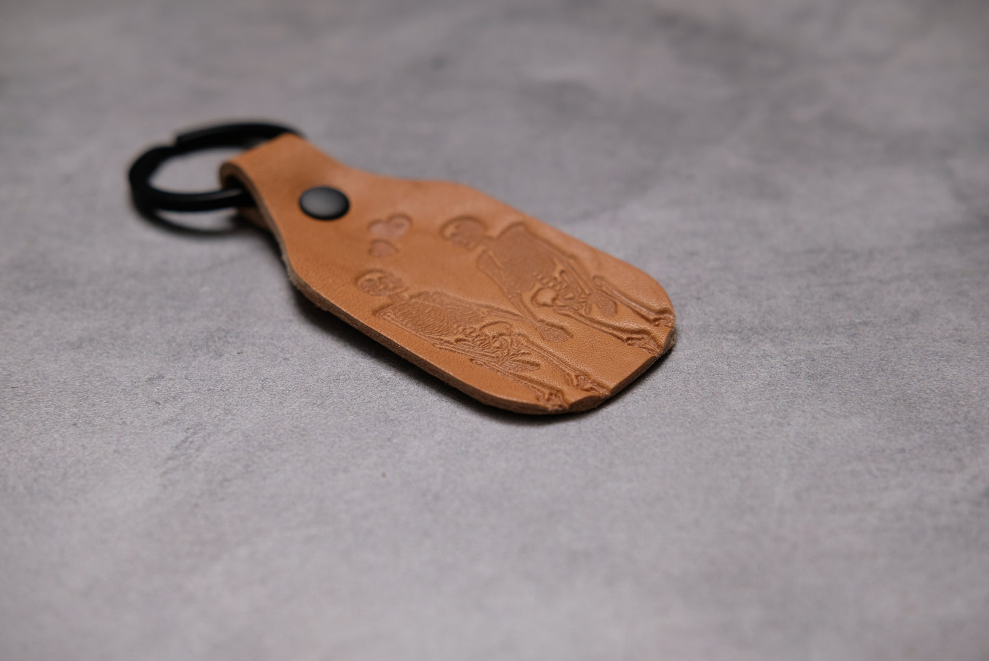 Skeleton couple holding hands - Leather Keychain